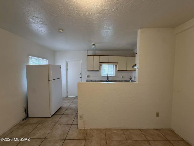 204 E Palmdale Street, Tucson, AZ 85714
