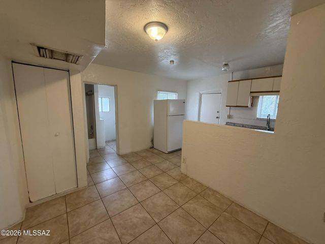 204 E Palmdale Street, Tucson, AZ 85714