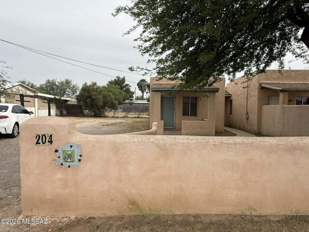 204 E Palmdale Street, Tucson, AZ 85714
