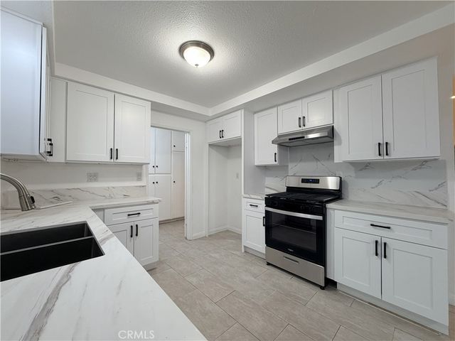 701 E 21st Street, Santa Ana, CA 92706
