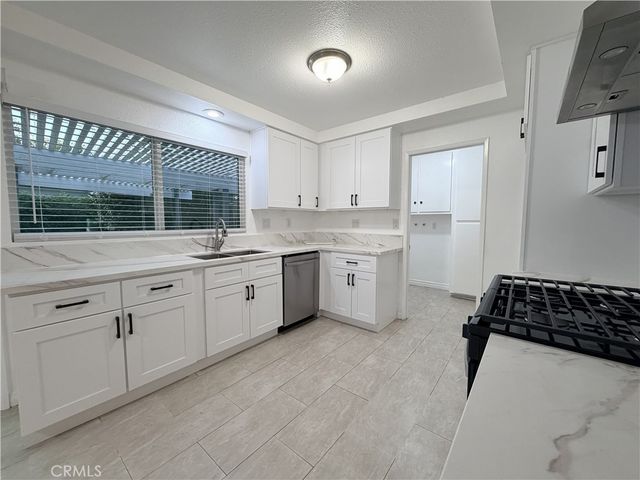 701 E 21st Street, Santa Ana, CA 92706