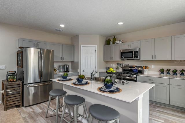 9152 BELLEVIEW FOREST PASS, Zephyrhills, FL 33541