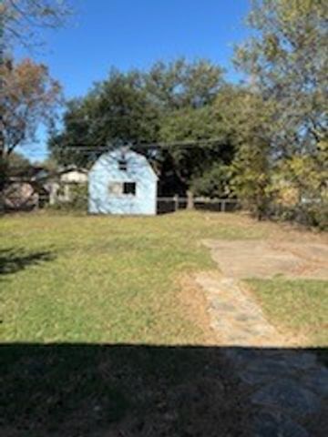 233 Taylor Street, Burleson, TX 76028