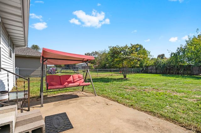 406 W Cline Street, Aurora, MO 65605