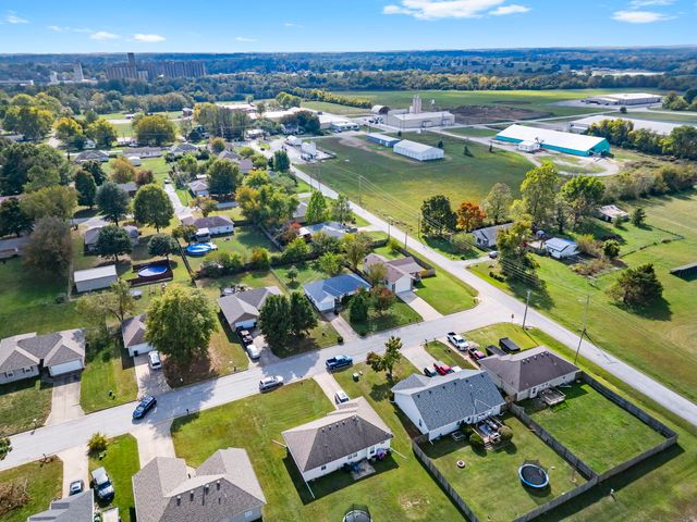 406 W Cline Street, Aurora, MO 65605