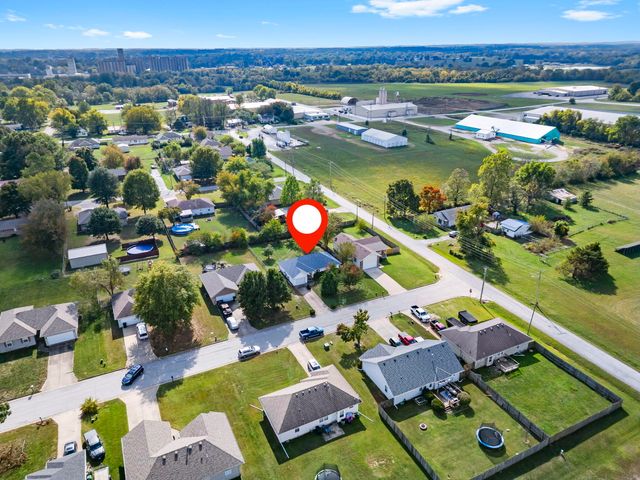 406 W Cline Street, Aurora, MO 65605