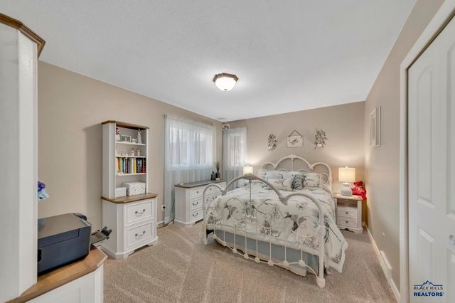 4823 COPPERHILL DR, Rapid City, SD 57702