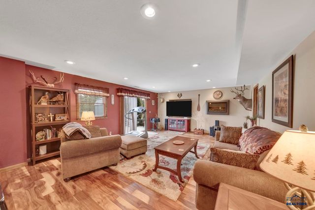 4823 COPPERHILL DR, Rapid City, SD 57702