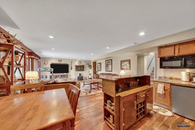 4823 COPPERHILL DR, Rapid City, SD 57702