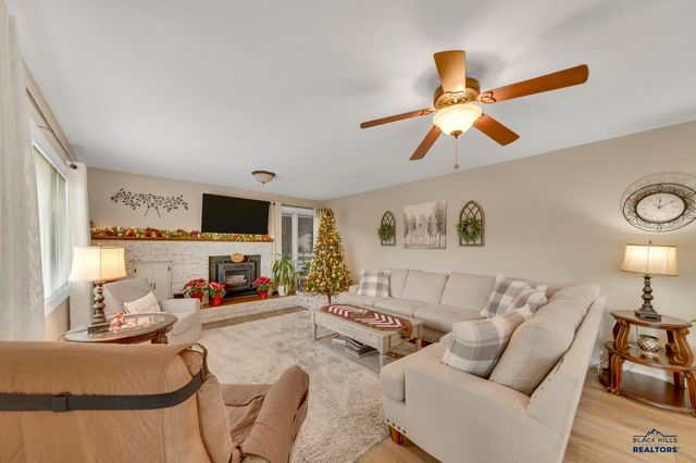 4823 COPPERHILL DR, Rapid City, SD 57702