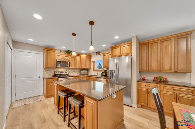 4823 COPPERHILL DR, Rapid City, SD 57702