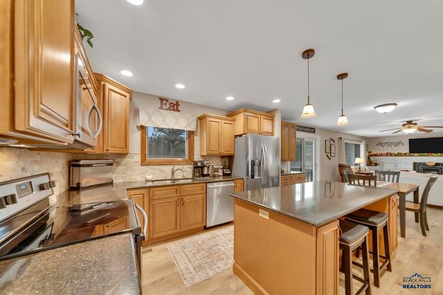 4823 COPPERHILL DR, Rapid City, SD 57702