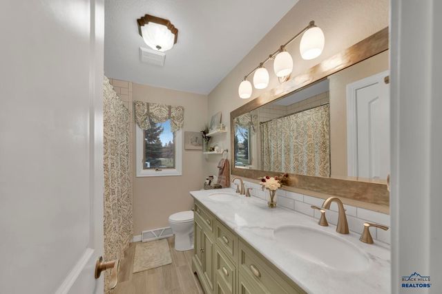 4823 COPPERHILL DR, Rapid City, SD 57702