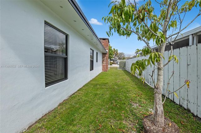 10020 SW 83rd St, Miami, FL 33173