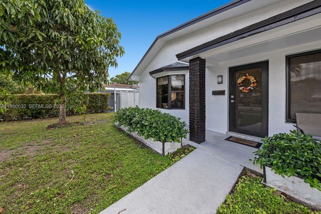 10020 SW 83rd St, Miami, FL 33173