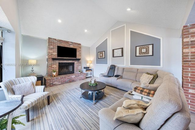 10020 SW 83rd St, Miami, FL 33173