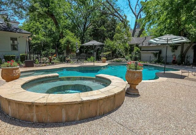 319 S Denton Street, Gainesville, TX 76240