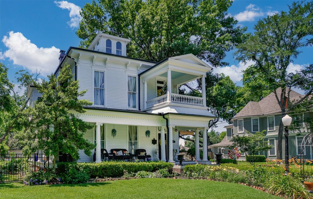 319 S Denton Street, Gainesville, TX 76240