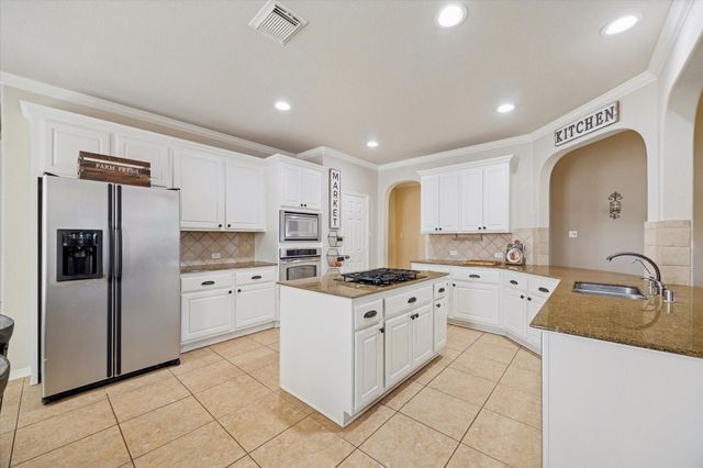 2202 Summer Wind Drive, Sugar Land, TX 77479