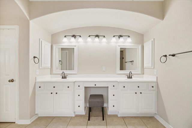 2202 Summer Wind Drive, Sugar Land, TX 77479