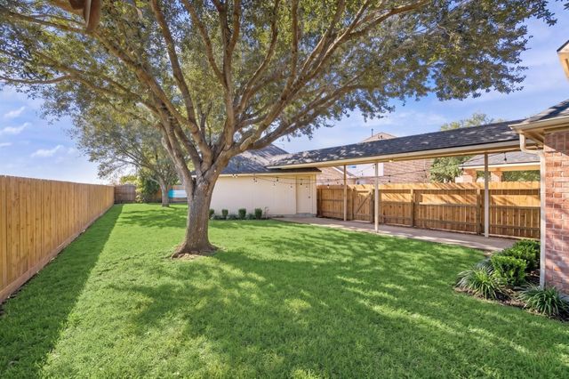 2202 Summer Wind Drive, Sugar Land, TX 77479