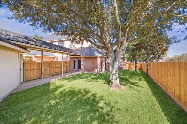2202 Summer Wind Drive, Sugar Land, TX 77479