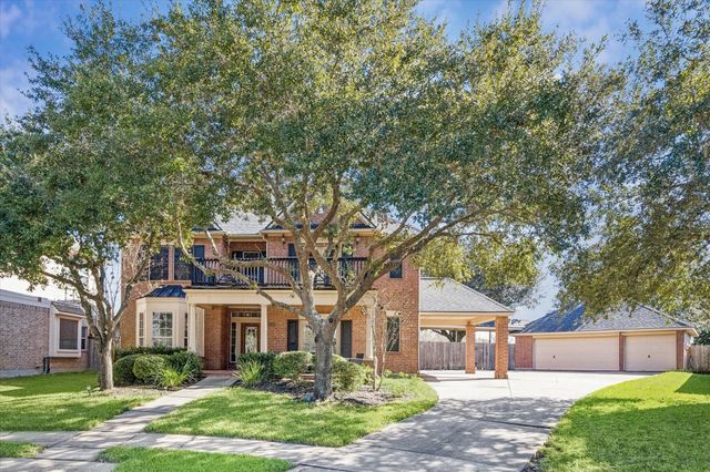 2202 Summer Wind Drive, Sugar Land, TX 77479