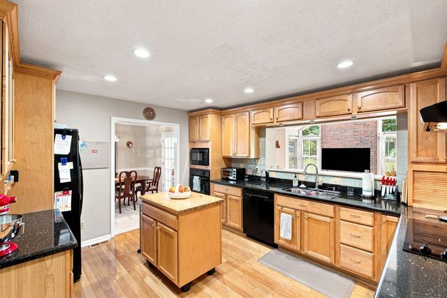 3321 Carriage Lane, Lexington, KY 40517