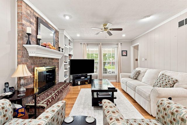 3321 Carriage Lane, Lexington, KY 40517