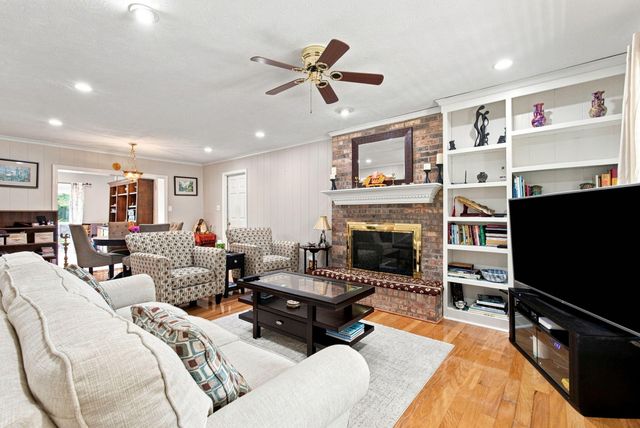 3321 Carriage Lane, Lexington, KY 40517
