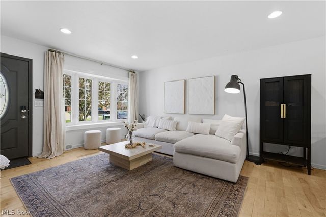 5820 Parkview Lane, Fairview Park, OH 44126