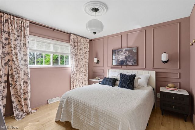 5820 Parkview Lane, Fairview Park, OH 44126