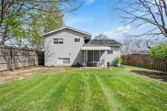 5820 Parkview Lane, Fairview Park, OH 44126