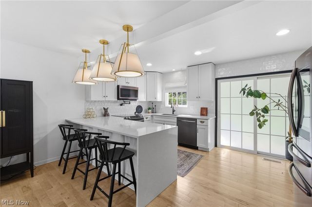 5820 Parkview Lane, Fairview Park, OH 44126