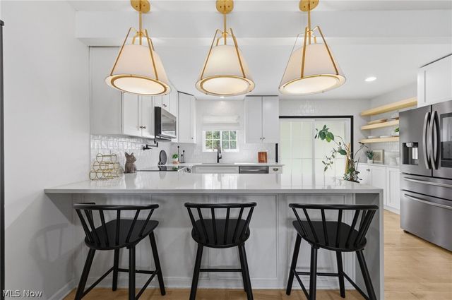 5820 Parkview Lane, Fairview Park, OH 44126