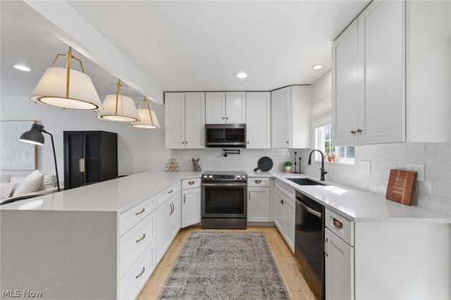 5820 Parkview Lane, Fairview Park, OH 44126