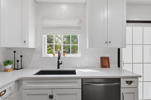 5820 Parkview Lane, Fairview Park, OH 44126