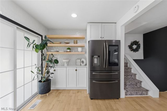 5820 Parkview Lane, Fairview Park, OH 44126