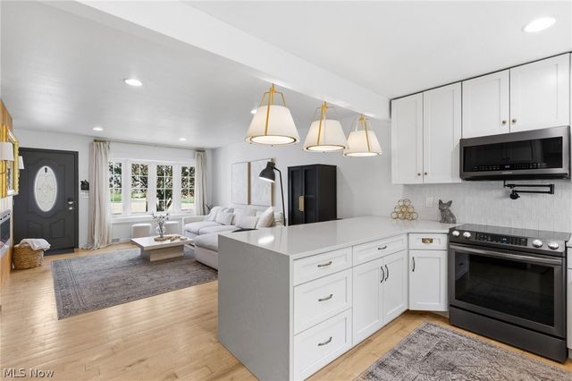 5820 Parkview Lane, Fairview Park, OH 44126