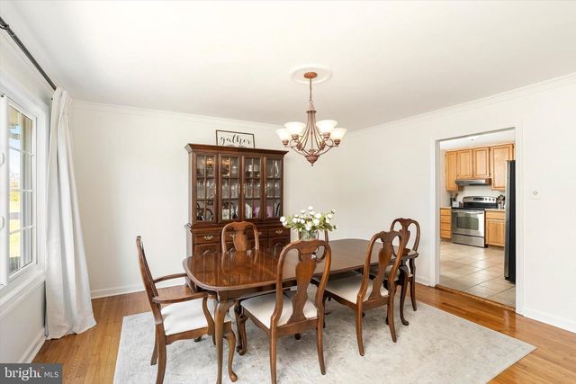 21 HOLMES MILL RD, Allentown, NJ 08501