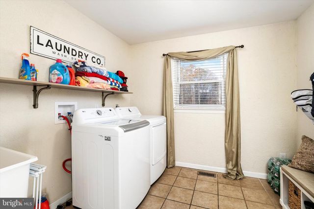 21 HOLMES MILL RD, Allentown, NJ 08501