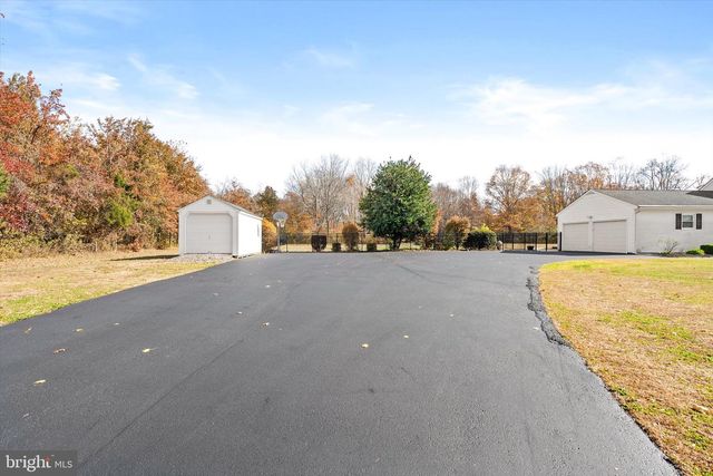 21 HOLMES MILL RD, Allentown, NJ 08501