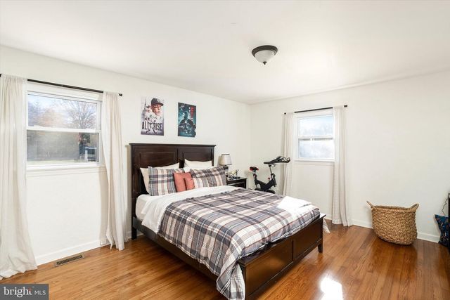 21 HOLMES MILL RD, Allentown, NJ 08501