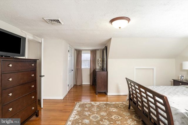 21 HOLMES MILL RD, Allentown, NJ 08501