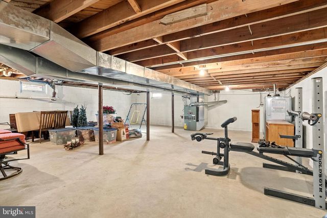 21 HOLMES MILL RD, Allentown, NJ 08501