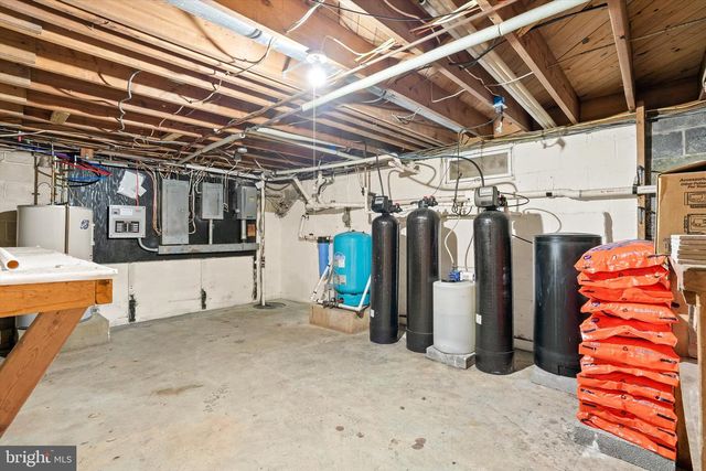 21 HOLMES MILL RD, Allentown, NJ 08501