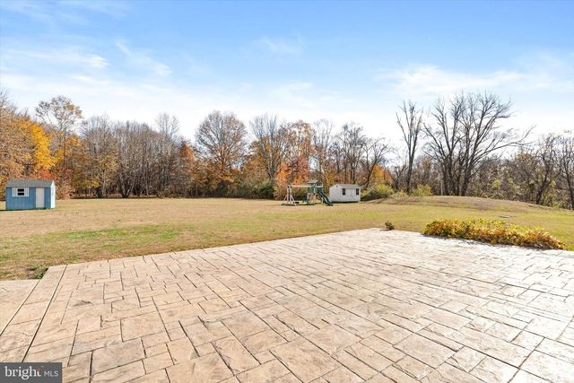 21 HOLMES MILL RD, Allentown, NJ 08501