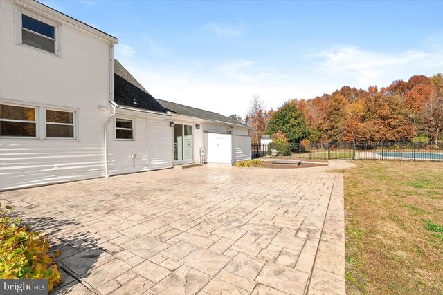 21 HOLMES MILL RD, Allentown, NJ 08501