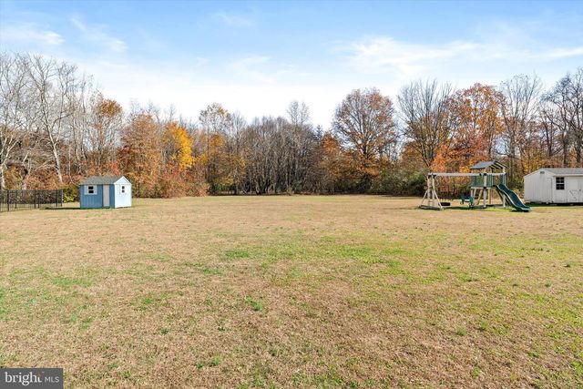 21 HOLMES MILL RD, Allentown, NJ 08501