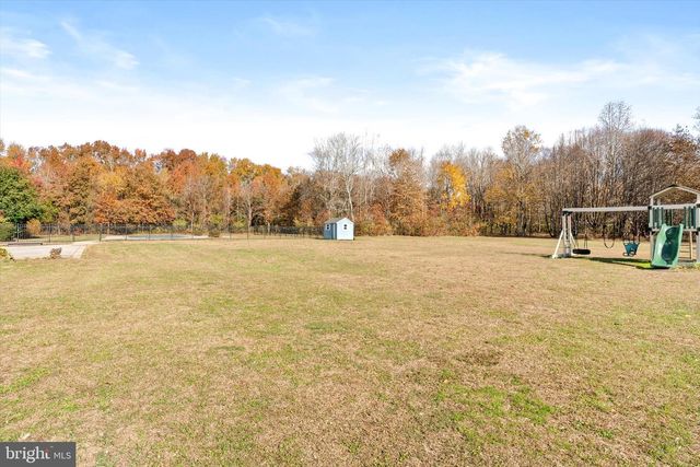 21 HOLMES MILL RD, Allentown, NJ 08501